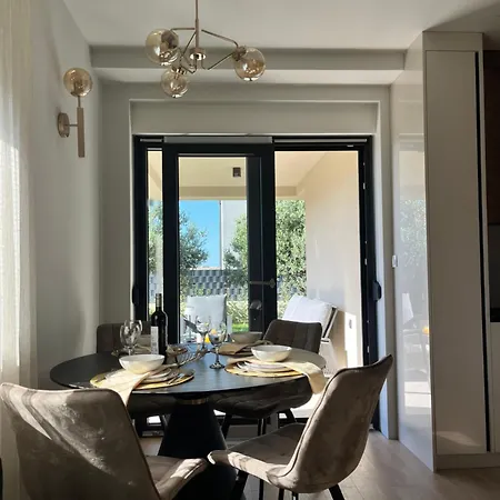 Apartment 5d
