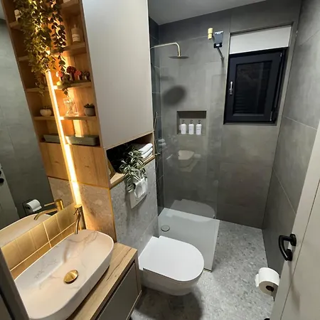 Apartment 5d
